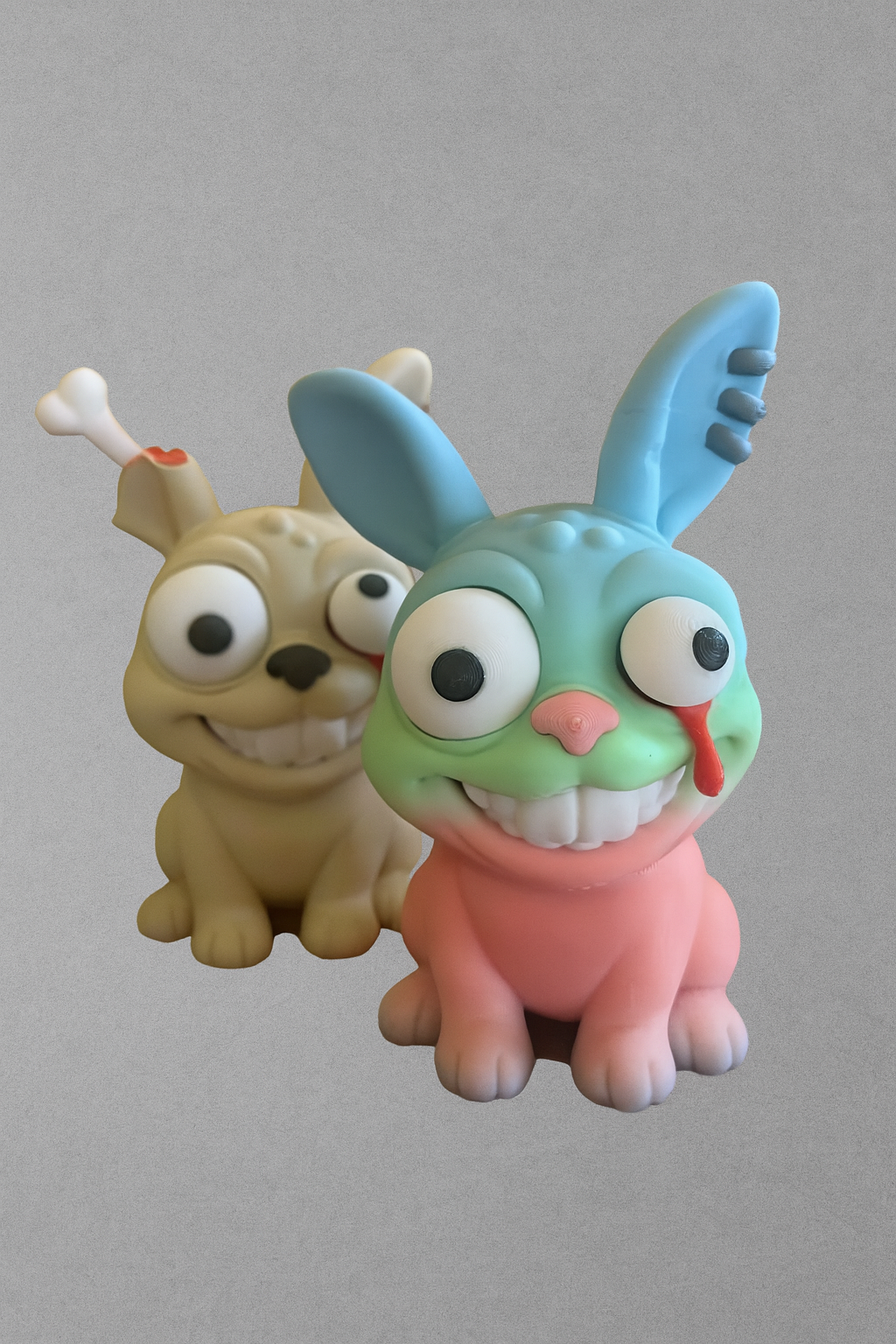 „The Bunny Pen Holder – Horror Bunny in Pastell, Frontansicht“