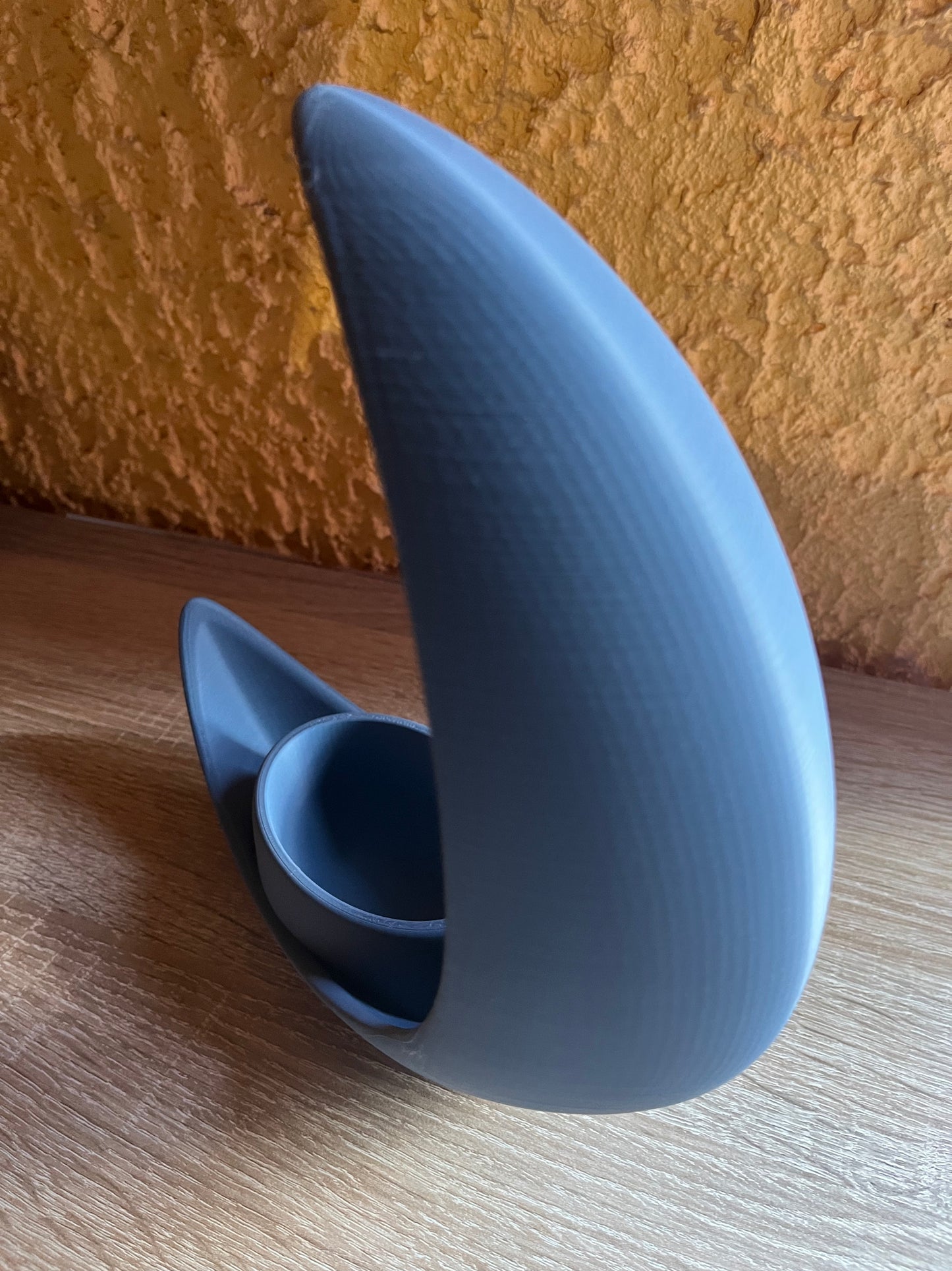 🌙 Dekorative Mondsichel mit integriertem Blumentopf – Stilvolle Pflanzen-Deko aus mattem PLA