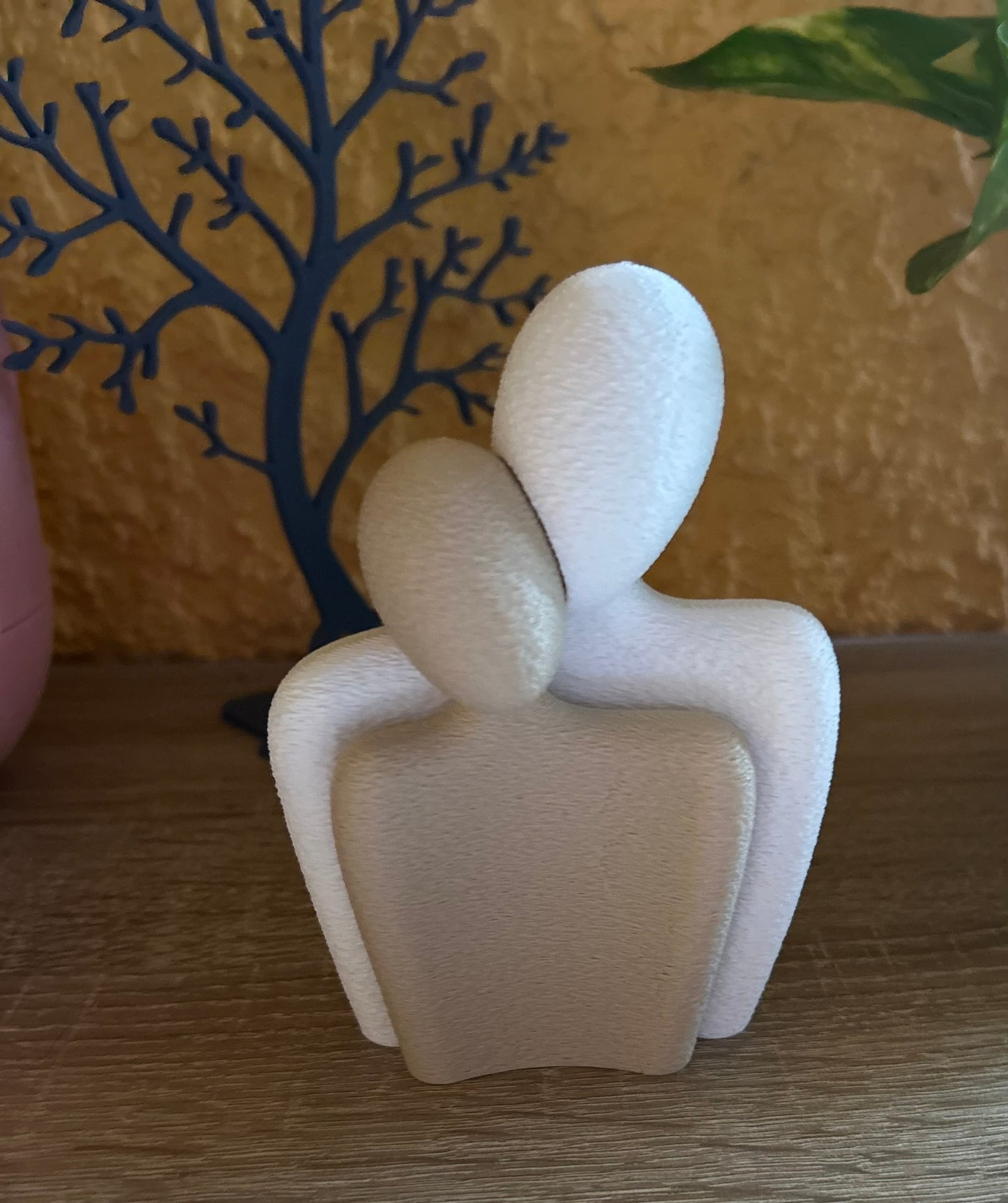 Liebespaar-Statue – Ausdruck von Liebe und Geborgenheit