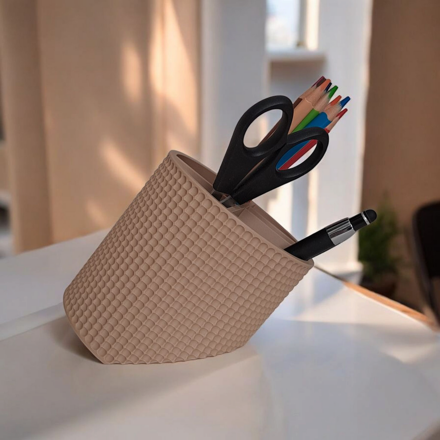 GravityDock – gepunkteter & geneigter Stifthalter