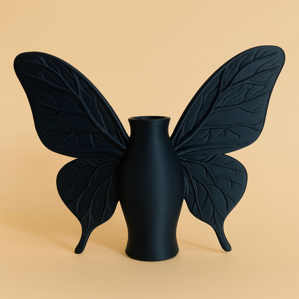 Black Butterfly Vase – mattschwarze Flügel-Vase 🦋