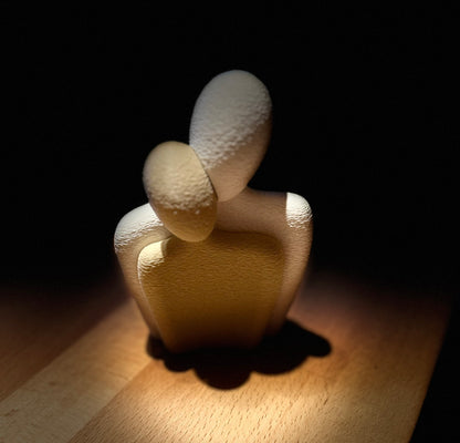Liebespaar-Statue – Ausdruck von Liebe und Geborgenheit