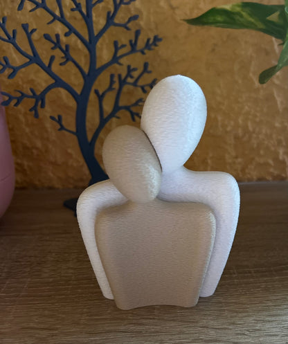 Liebespaar-Statue – Ausdruck von Liebe und Geborgenheit