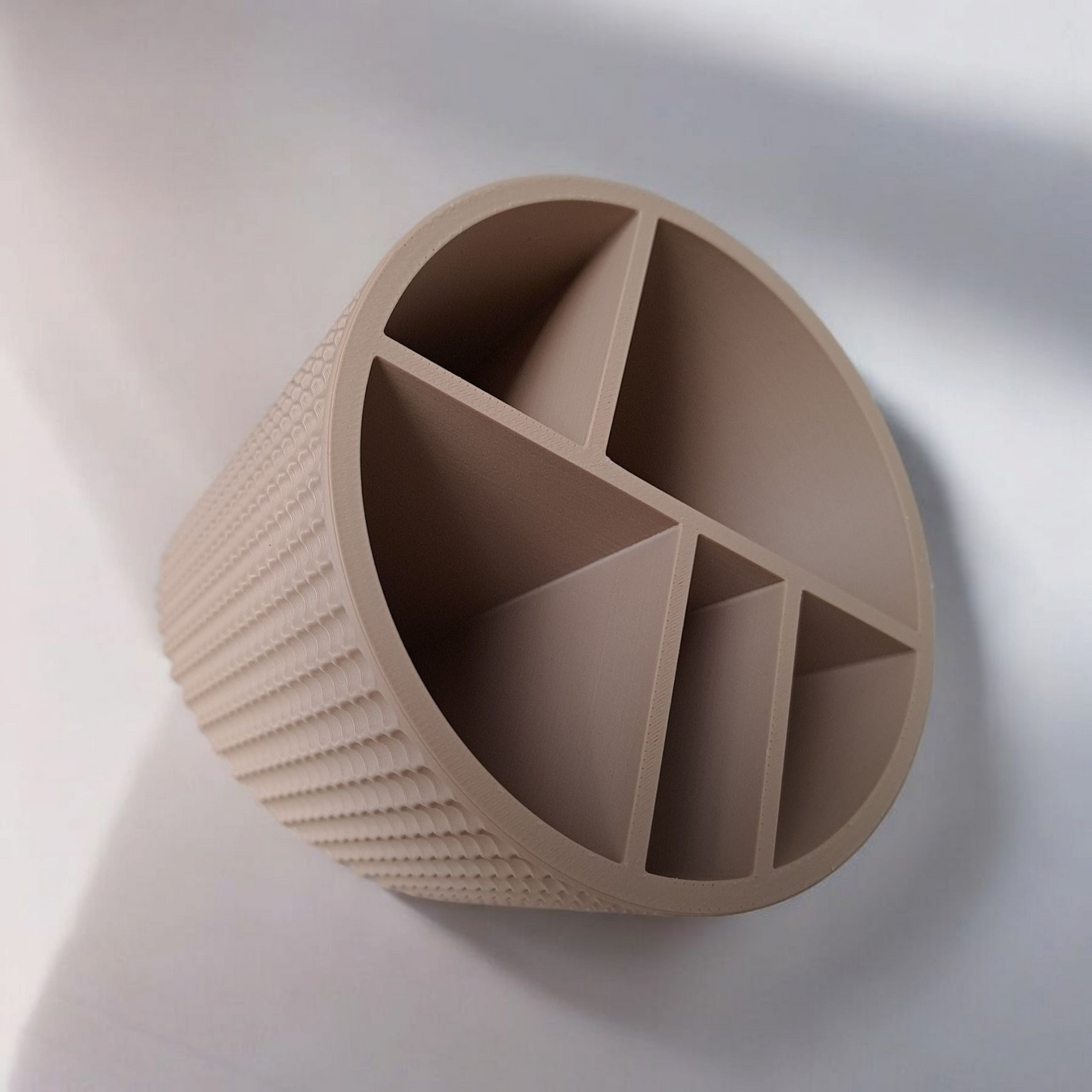 GravityDock – gepunkteter & geneigter Stifthalter